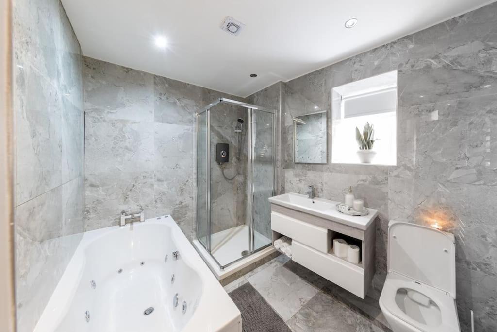 Luxury, Open Plan Apartment Bradford  Dış mekan fotoğraf